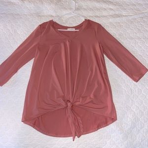 Quarter sleeve v-neck tie shirt